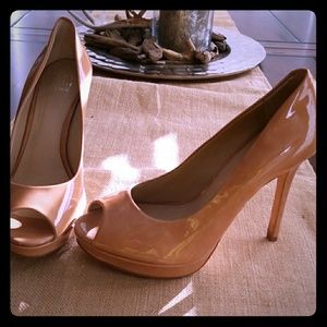 Nude peep toes pumps